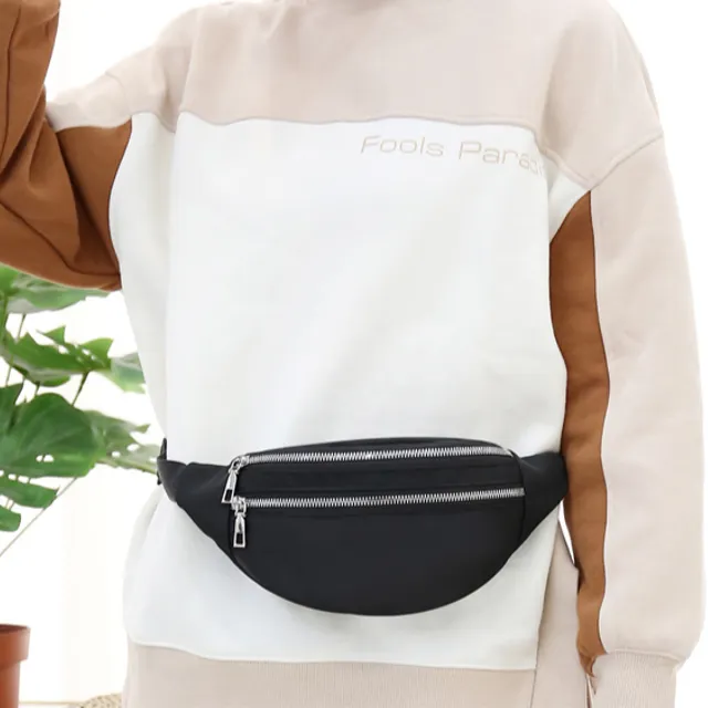 Women's fashion kidney bag with a simple look and double fastening