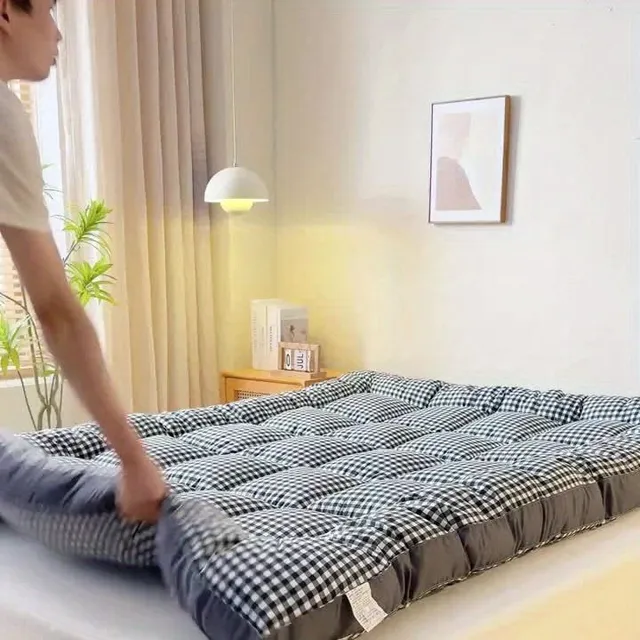 1pc Lightweight and warehouse mattresses made of polyester, year-round use