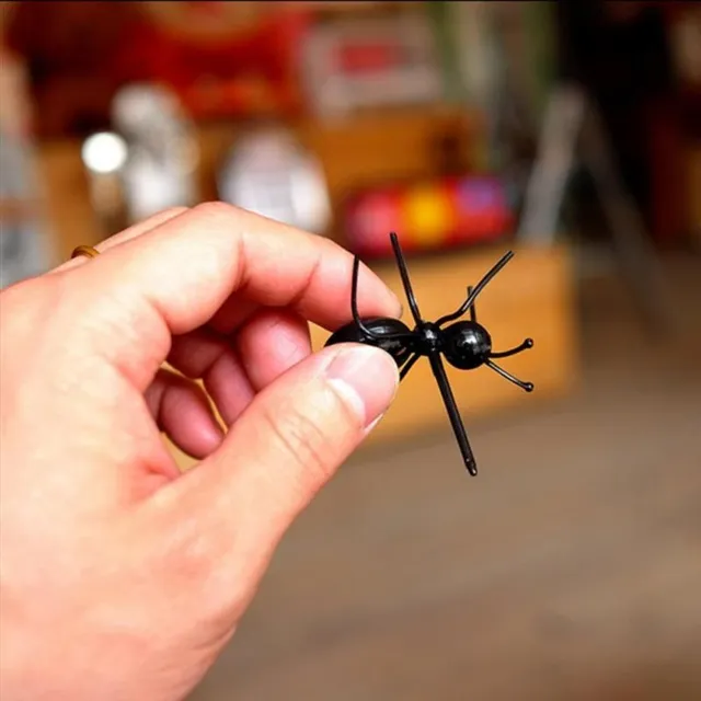 Párátka na jednohubky v tvare mravca