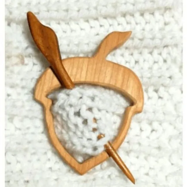 Stylish wooden brooch suitable for sweaters - several different versions of Kelechi