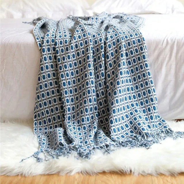 Knitted blanket with tassel 127 x 152 cm N974