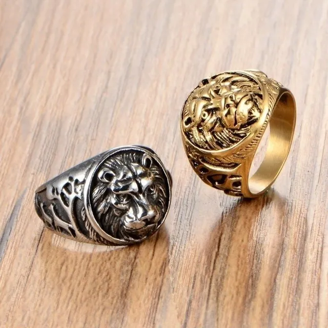 A man's ring with a lion's head