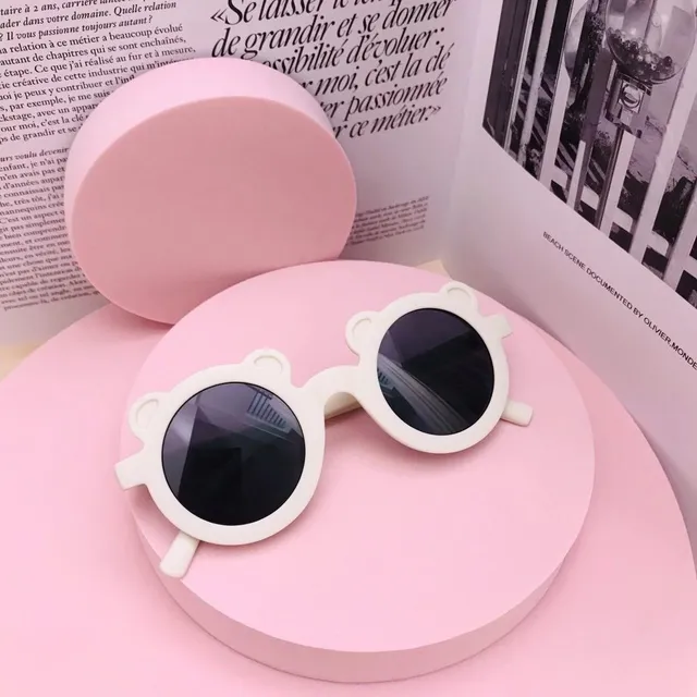 Girl's cute sunglasses shaped like a bear head
