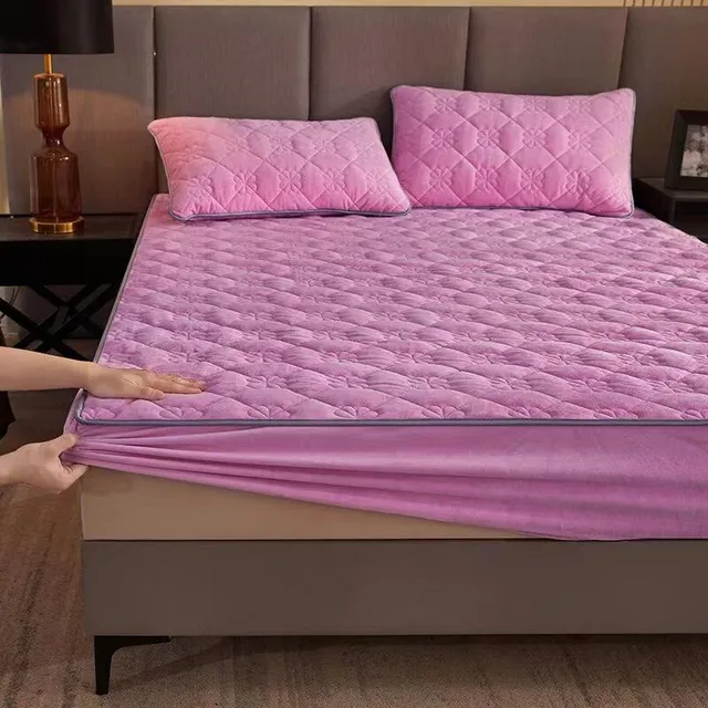 Solid colour quilted mattress sheet