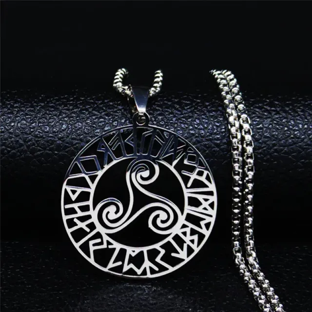 Necklace with the pendant of the Celtic symbol Triquetra