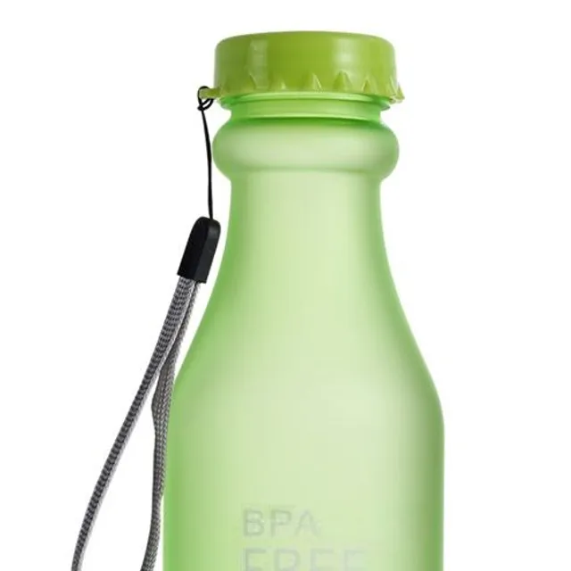 Practical water bottle with loop - 8 colours zelena