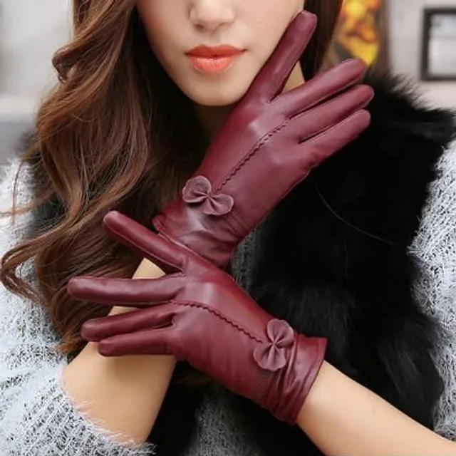 Ladies leather gloves with bow