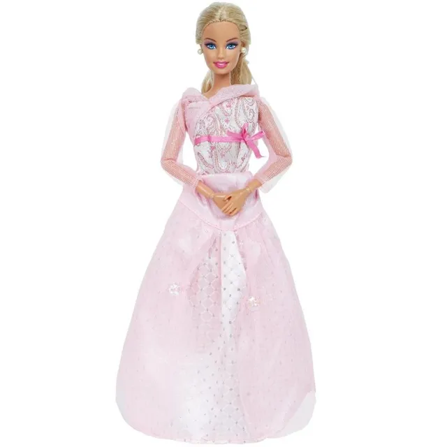 Haine și rochițe pentru Barbie