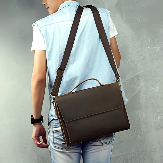 Practical briefcase made of beef leather - ideal for everyday carrying over the shoulder