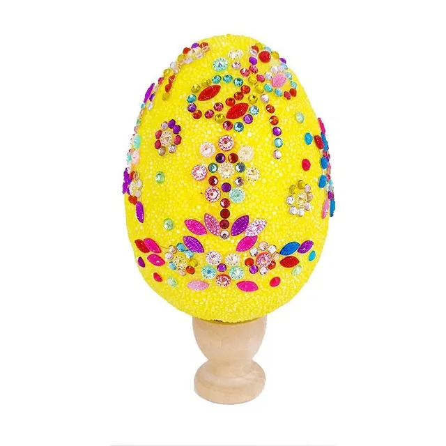Ou de Paște creativ cu accesorii