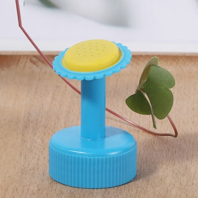 Dispozitiv ingenios cu filet pentru sticlă PET pentru ușurarea udării plantelor
