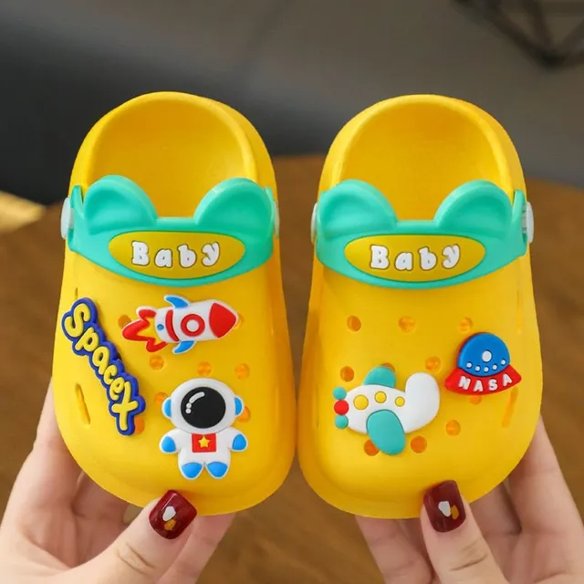 Detské perforované penové papuče s roztomilým doplnkom