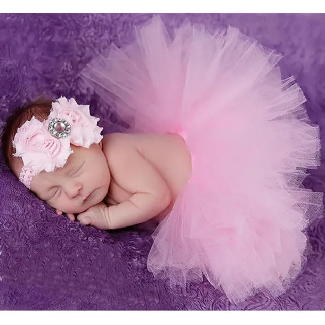 Skirts and headbands for baby photoshooting