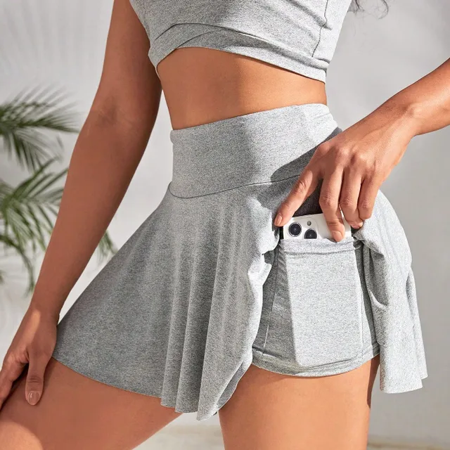 Tennis skirt with a wide ribbon in the waist and a volley line for active movement