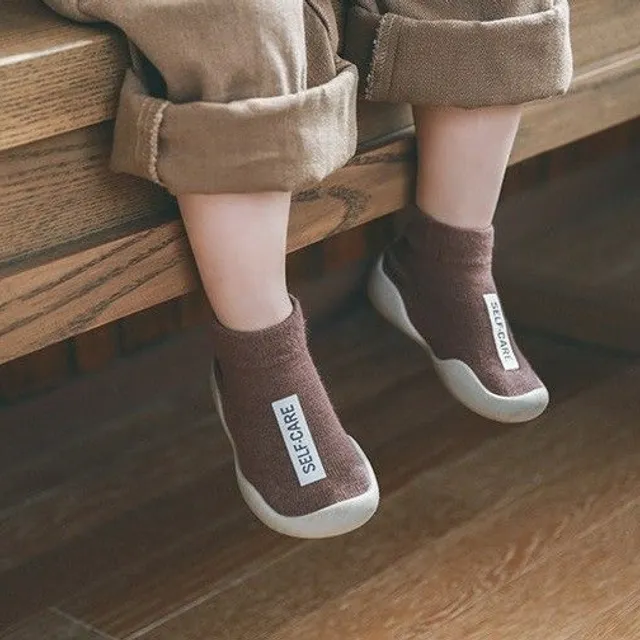 Șosete pentru copii cu talpă de cauciuc gri 12-18 luni
