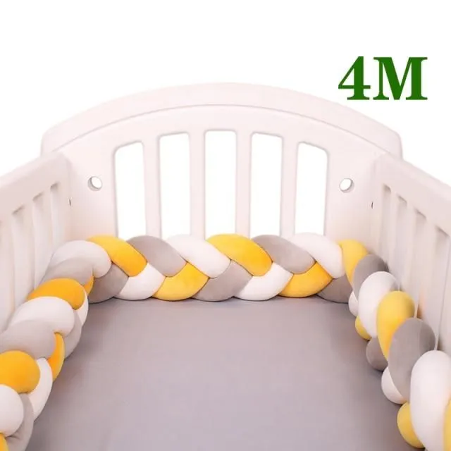 Crib mattress cover in the shape of a braid