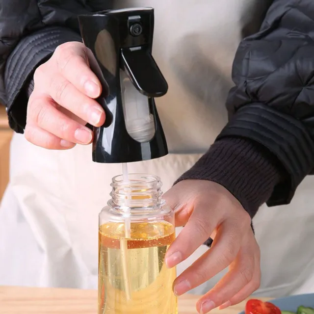 Modern oil sprayer with a capacity of 300 ml - versatile kitchen helper