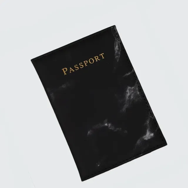 Praktické ochranné pouzdro na cestovní pas - udrží váš pas v čistotě, několik variant
