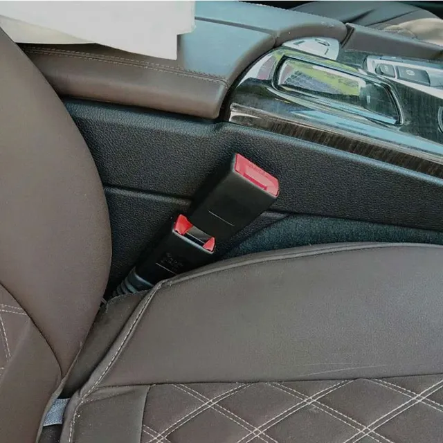 Car seat belt extension clip