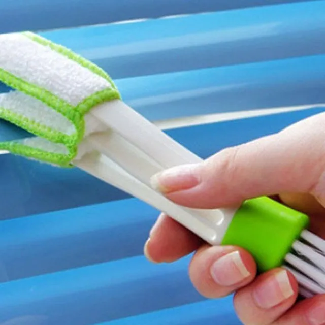 Pocket brush for cleaning narrow spaces