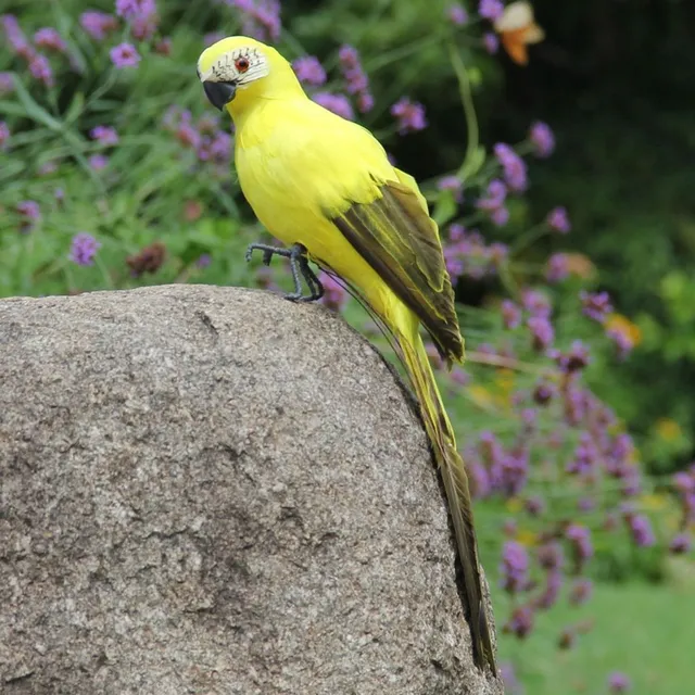 Garden decorative realistic parrot