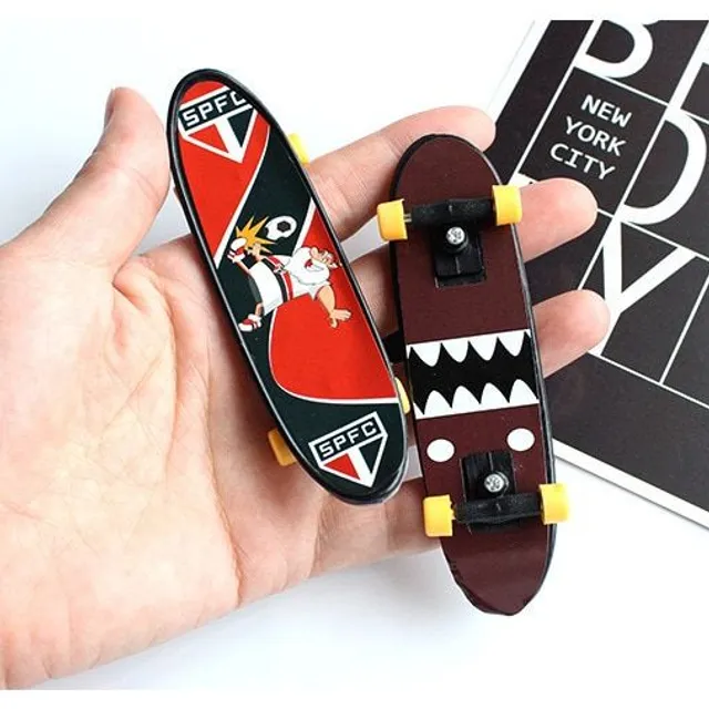 Plastic Finger Mini Skateboard