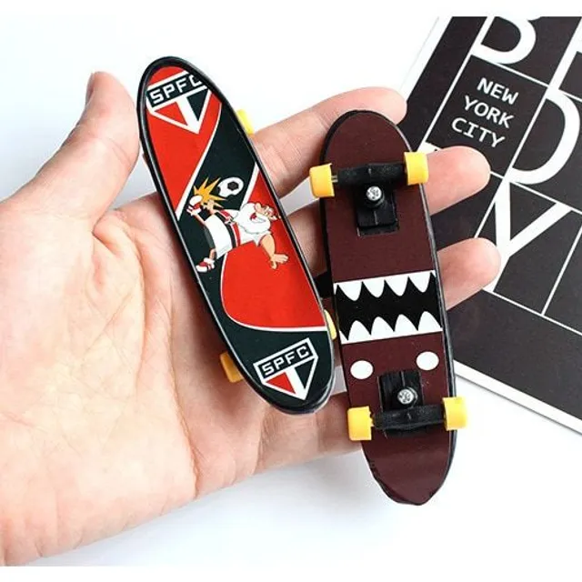 Mini skateboard degetar din plastic