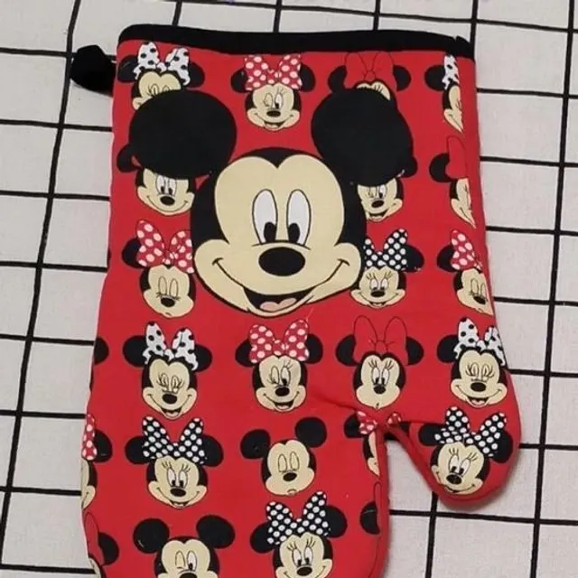 Kitchen mitt with cute Mickey and Minnie Mouse motifs