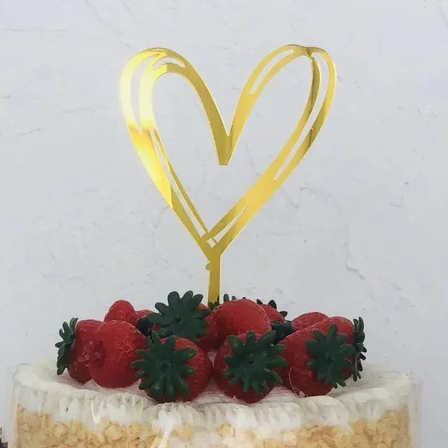 Dekoratívne Valentínska rana v koláči a dezertoch