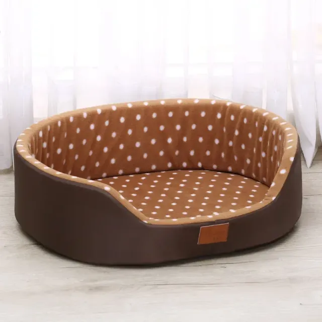 Teddy bed for dogs with warm polka dot pattern