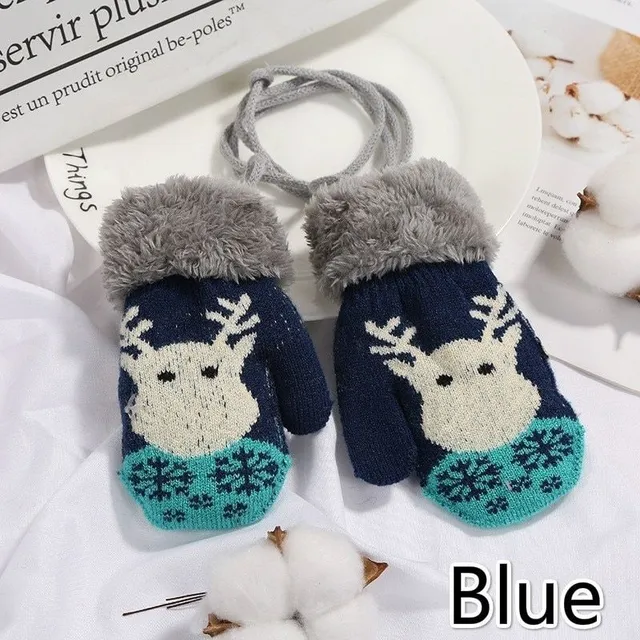 Children's warm mittens with reindeer motif