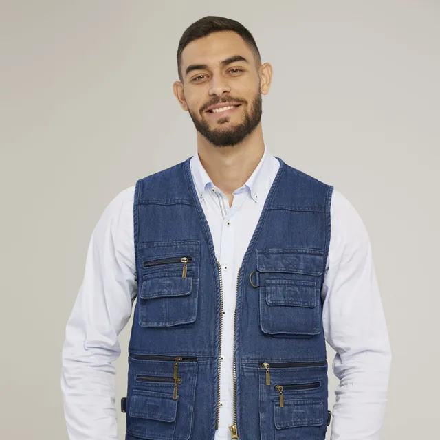 Stylish men's cargo vest for every day