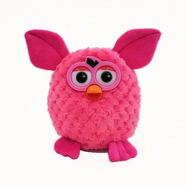 Roztomilý plyšový kamarád Furby opakující vše co řeknete