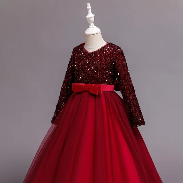 Beautiful dress of a princess with long sleeves, tulle stitching and sequins for birthdays, weddings, beauty contests, parties and balls.