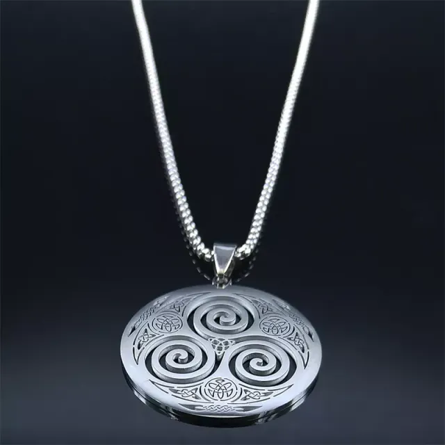 Necklace with the pendant of the Celtic symbol Triquetra