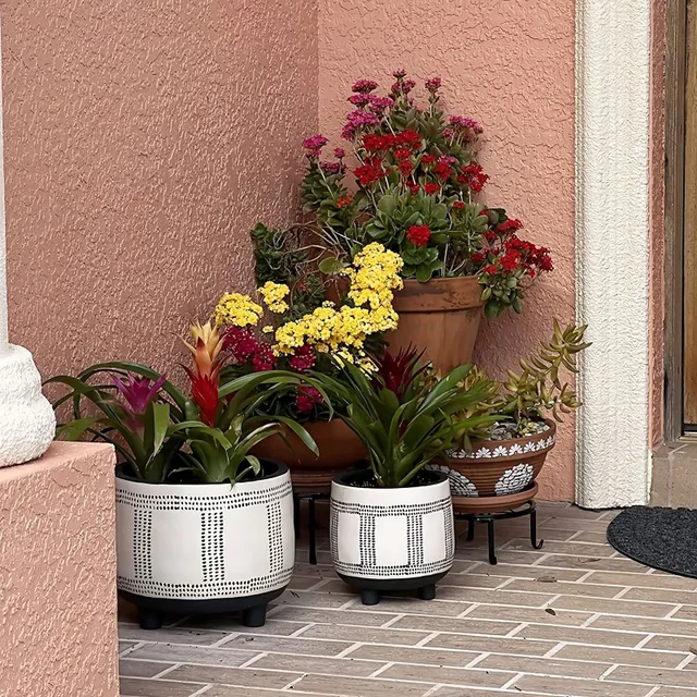 Metal pot stand for indoor and outdoor use