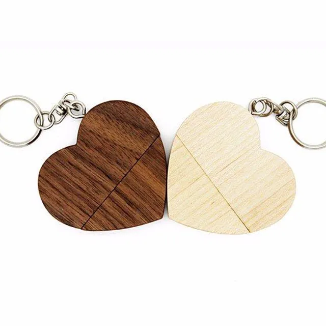 Stick USB în formă de inimă din lemn