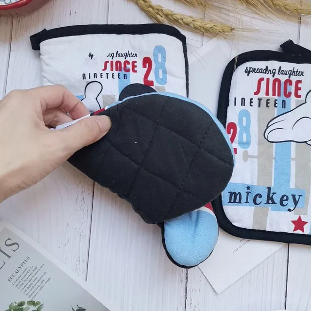 Praktická kuchynská rukavica + uterák s motívom Mickey Mouse