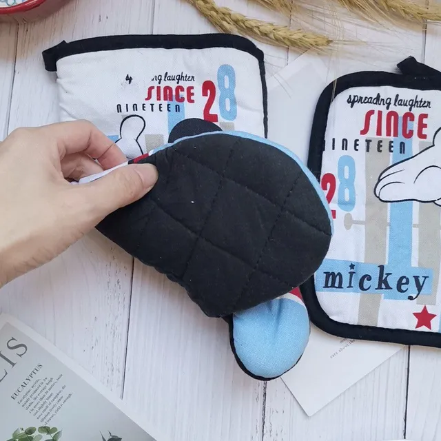 Praktikus konyhai kesztyű + törölköző Mickey egér motívum