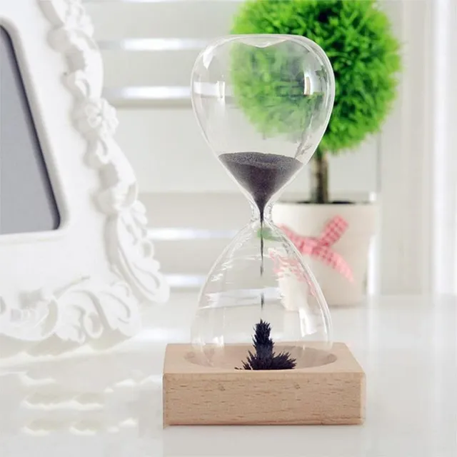 Magnetic hourglasses