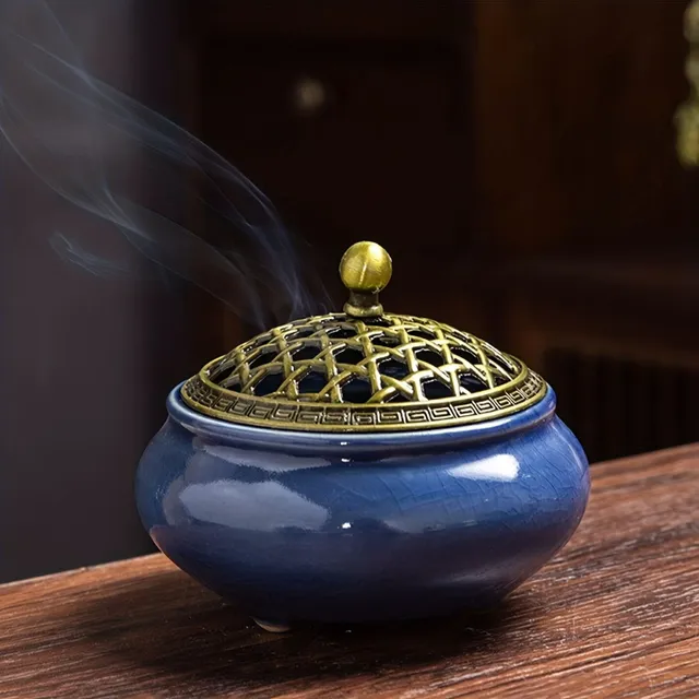 Cardid tray with a small deposit on frankincense