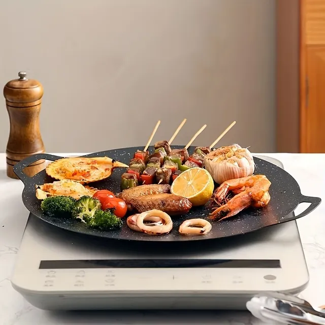 1 pc cast iron pan on a roti with double handle, Multifunctional disc for meat, pancakes and other kitchen use