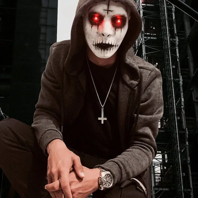 Strašidelná halloweenská maska s motivem smrti