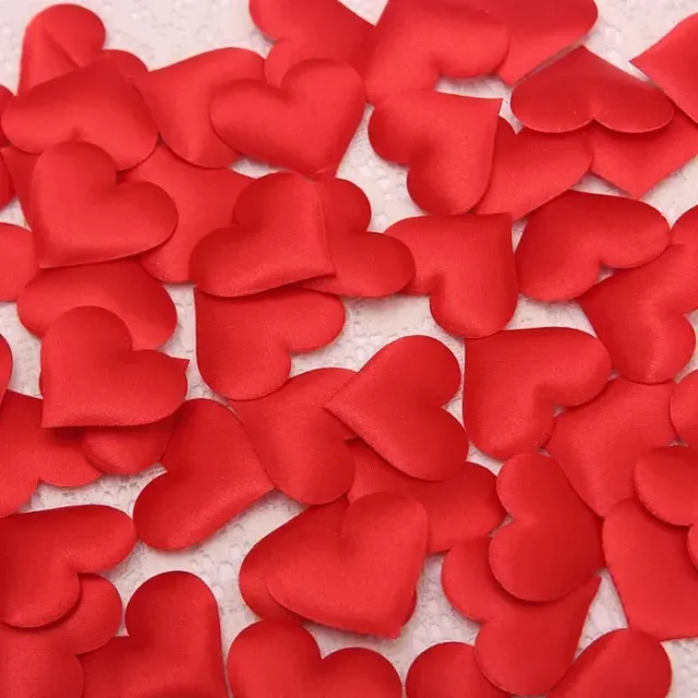 100 ks látkových konfet na výzdobu Valentína alebo svadobnej hostiny