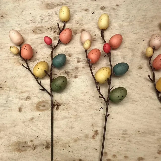 Veľkonočné dekorácie - farebné vajíčka