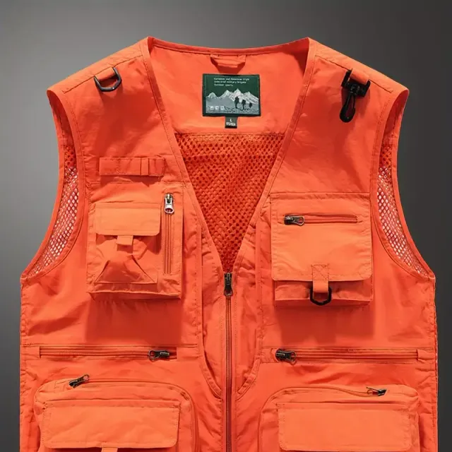 Breathable men's outdoor vest with zipped pockets for summer activities