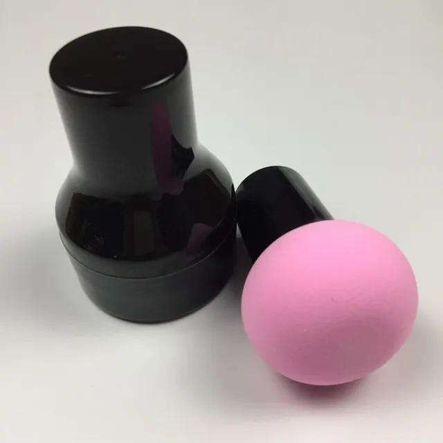 Makeup sponge with practical grip and storage cover - more color variants