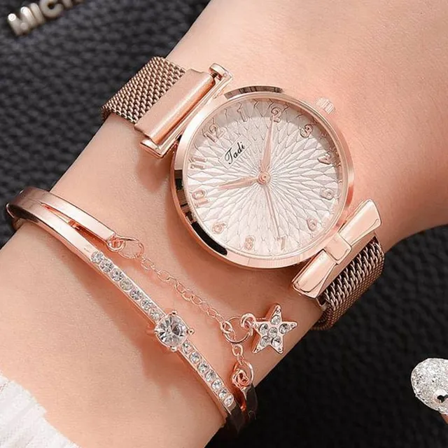 Women's wristwatch with elegant pattern