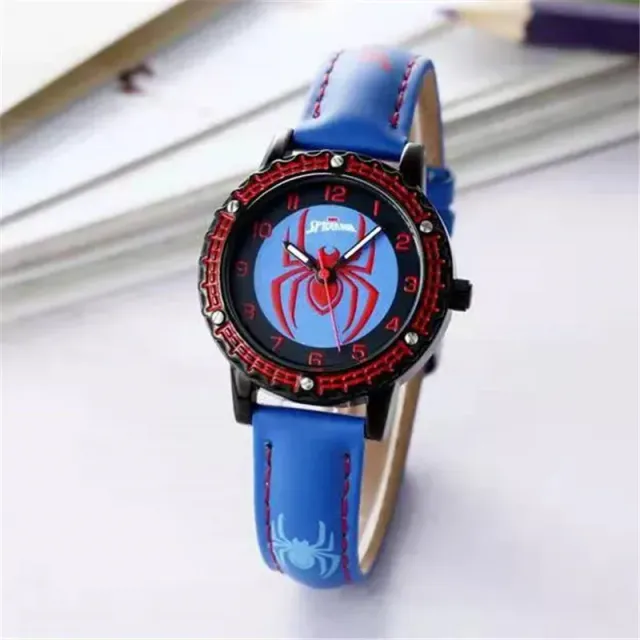 Dětské analogové hodinky s koženkovým řemínkem a ciferníkem zdobeným motivem Spider-man