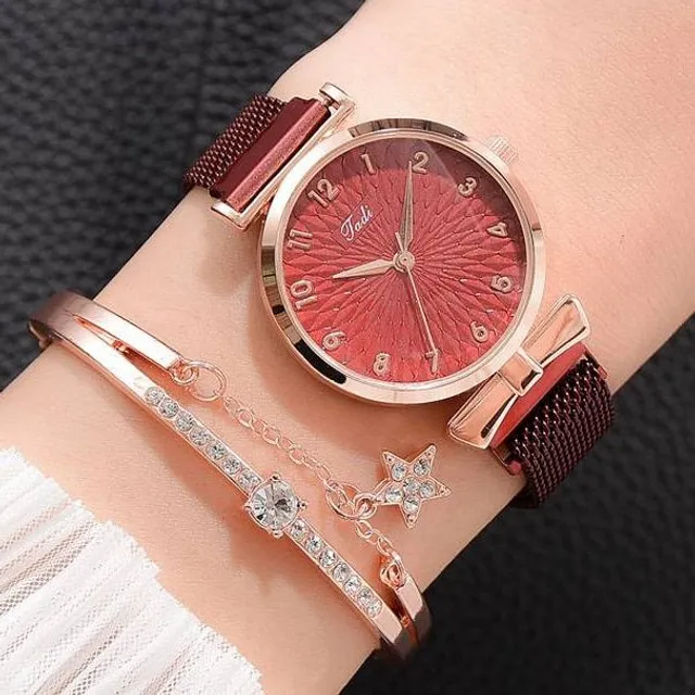 Women's wristwatch with elegant pattern